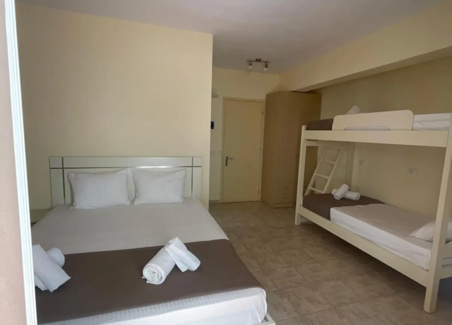 ***  Prishtina Hotel Саранда Албания